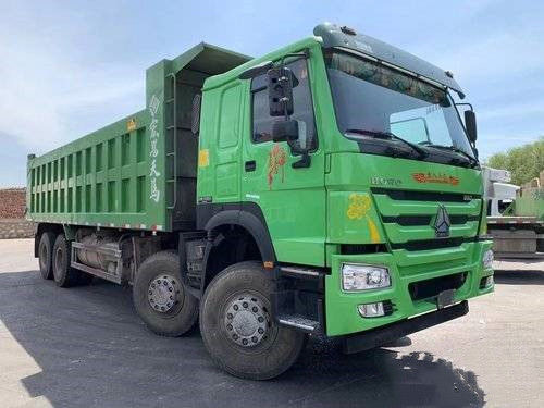 De Tweede Hand Sinotruk HOWO 7 Zware Vrachtwagen 380 Paardekracht 8X4 8.2m Kipwagenvrachtwagen ZZ3317N4667E1 van China