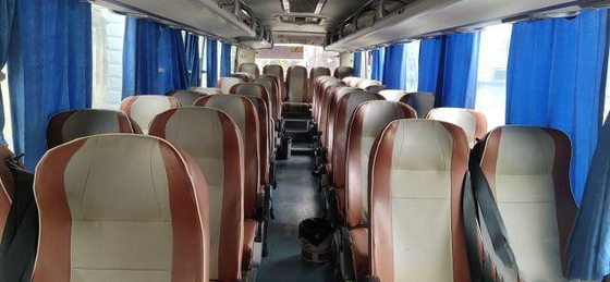 De gebruikte Yutong-Reisbussen ZK6998 gebruikten 39 de Luxebussen van Buses Used Intercity Zetels van de de Diesel Motorbus van Yuchai in het Jaar van 2014