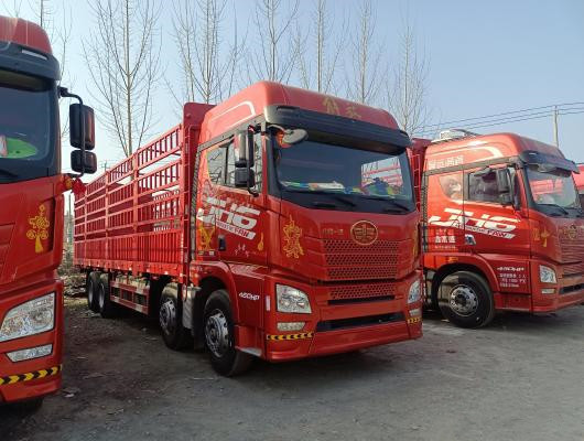 FAW Gebruikte die 8x4 18 Ton Cargo Trucks With 12wheels voor Ladingsgebruik in goede staat wordt gebruikt