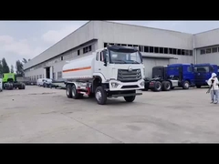 Sinotruck Howo 6*4 Rijmodus 10 banden olietanker vrachtwagen 25 kubieke 10 meter lang LHD